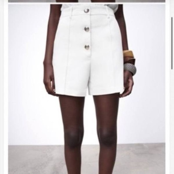 Zara high waisted button shorts  in ivory/cream color Size M - Picture 1 of 7